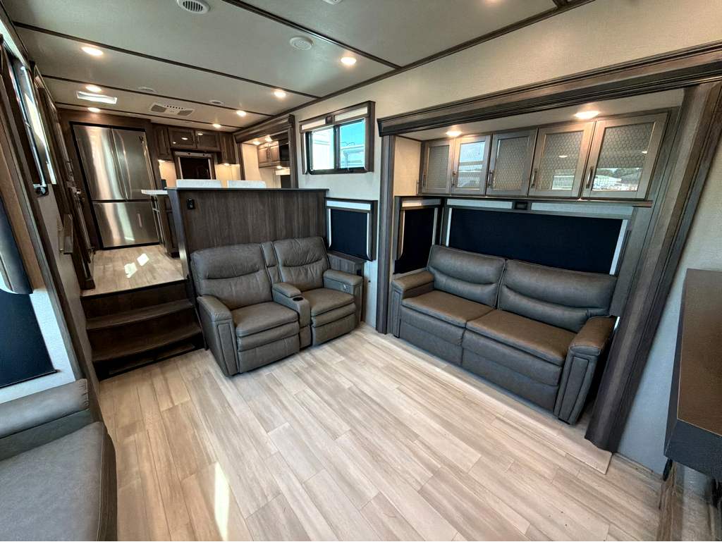 2022 GRAND DESIGN SOLITUDE 390RK - Image 11