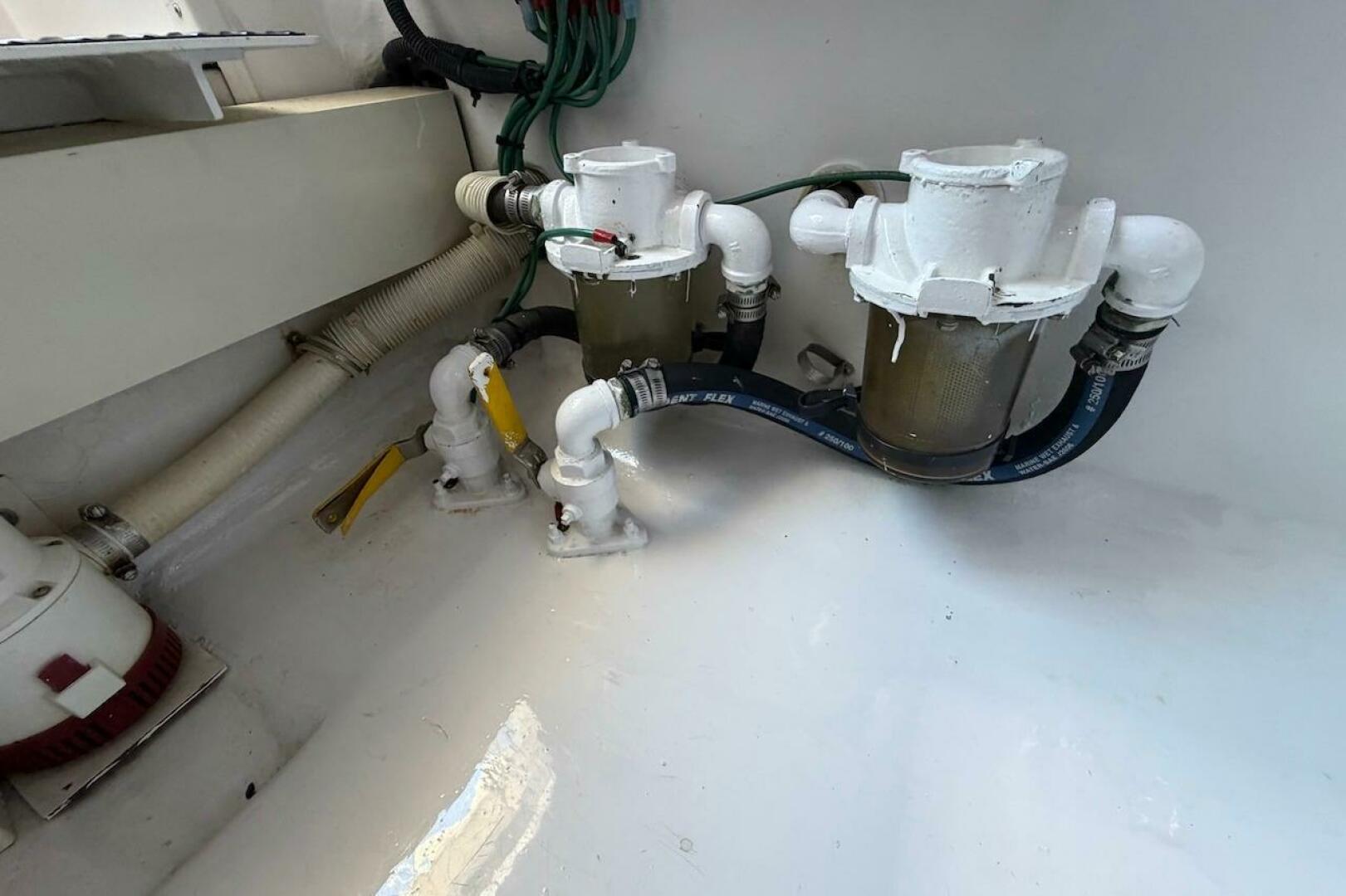 2004 Viking 56 Convertible - Image 36