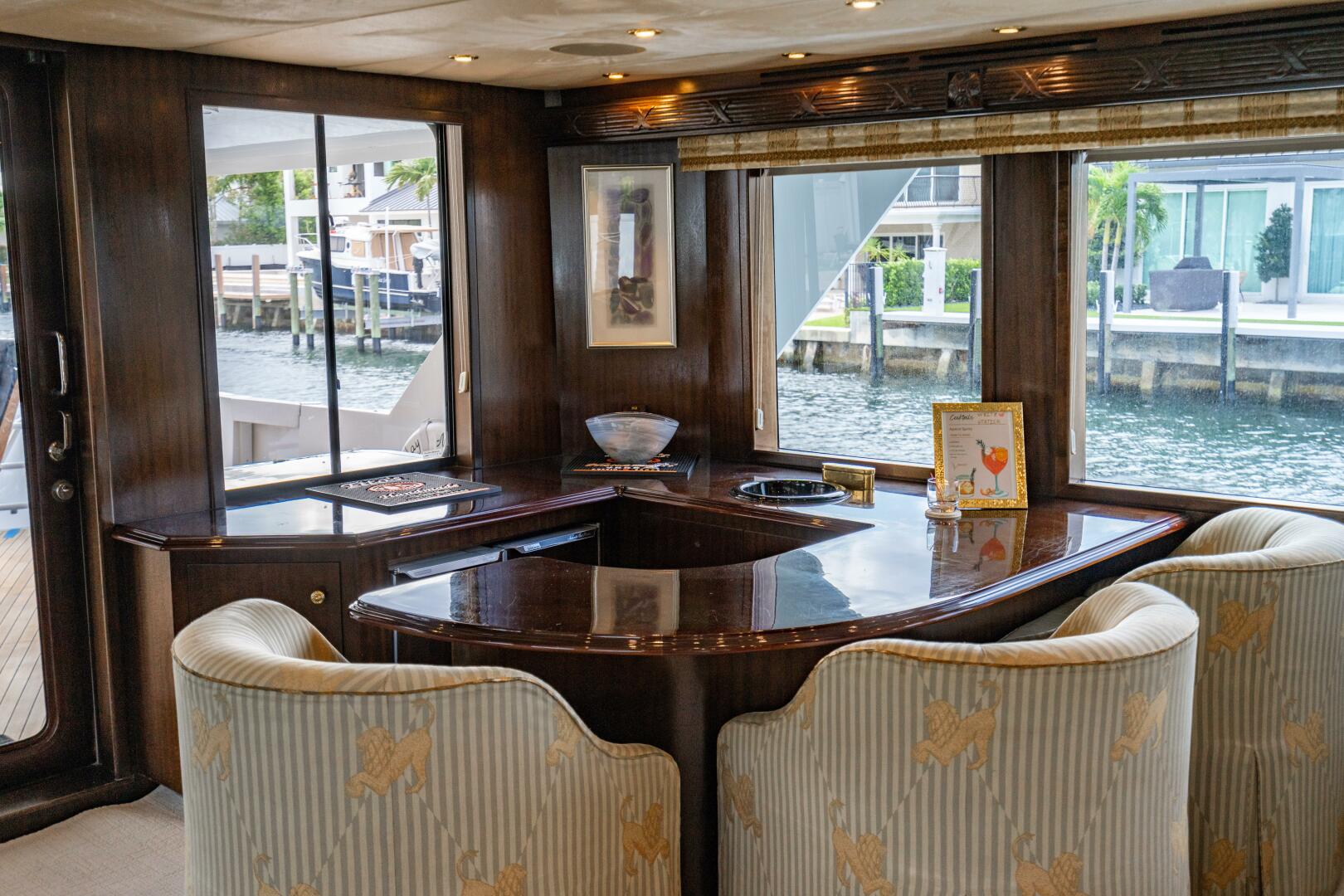 2001 Hatteras 100 Motor Yacht - Image 15