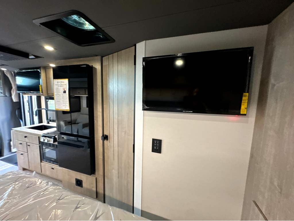 2027 Grand Design Lineage Series M 25FW - Image 20
