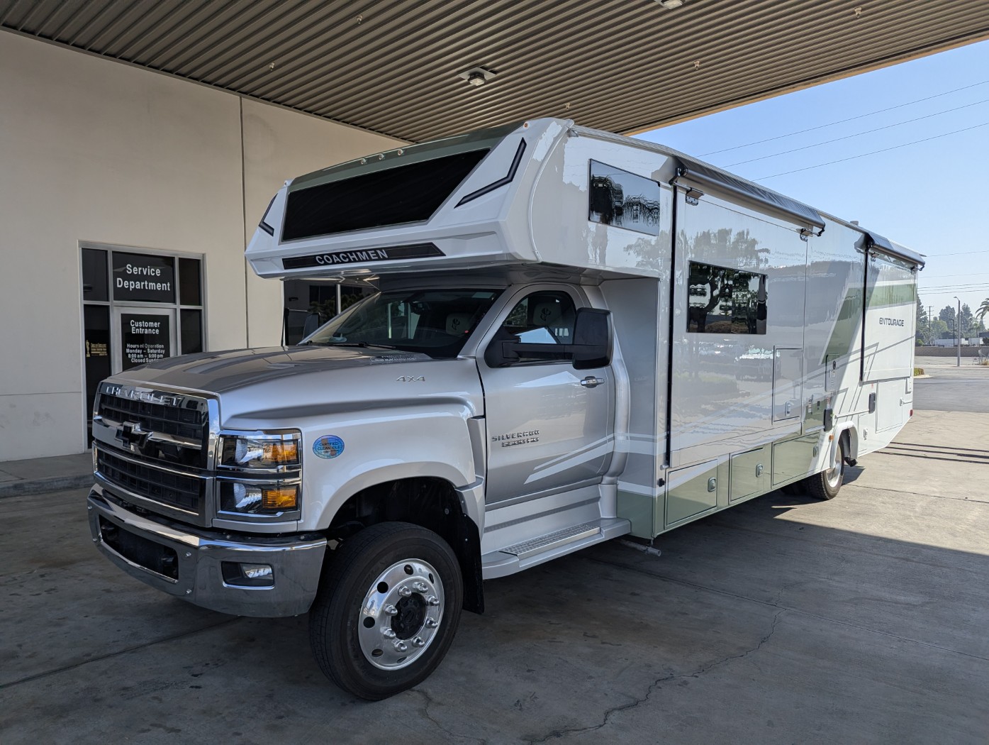 2026 Coachmen Entourage 330DS - Image 2