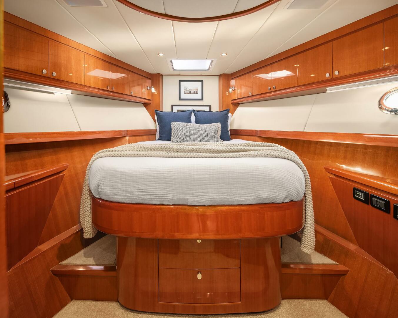 2014 Hampton 720 Skylounge LRC - Image 52
