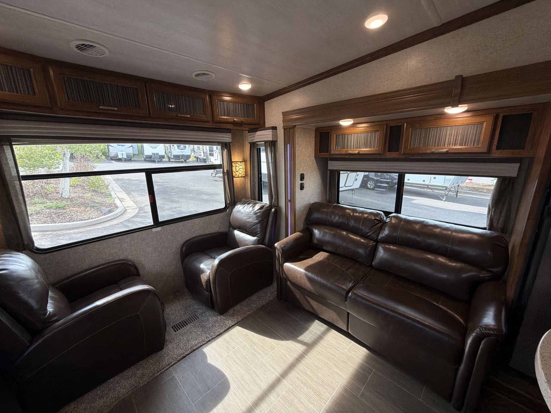 2018 Heartland Sundance XLT SD XLT 289 TS - Image 16