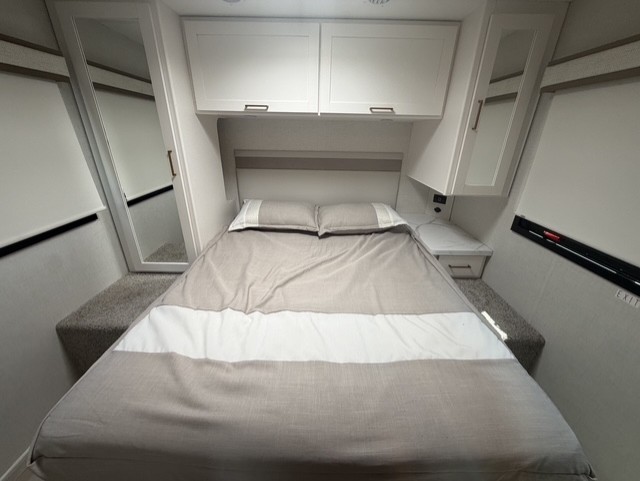 2027 THOR MOTOR COACH MAGNITUDE GA28 - Image 16