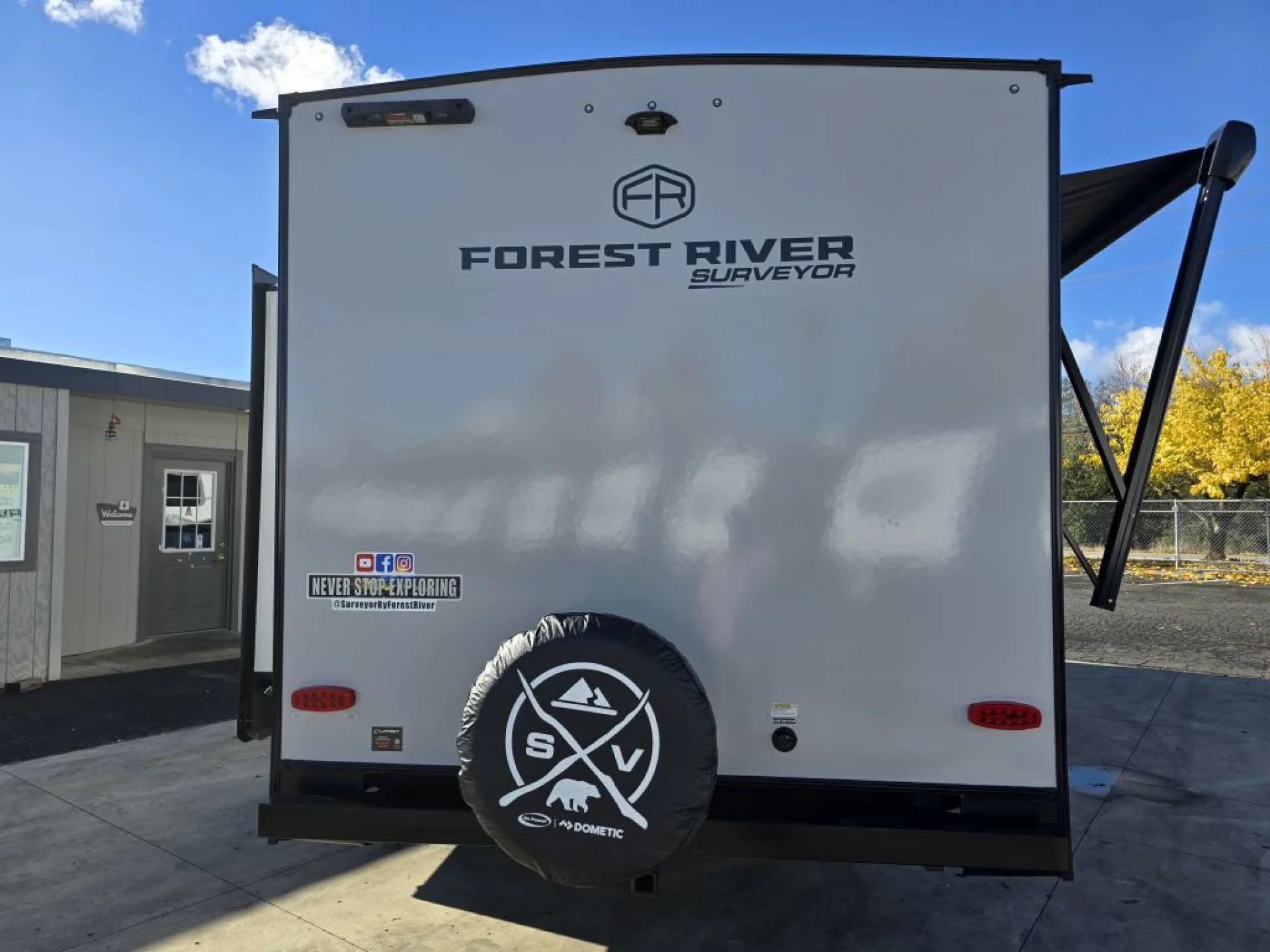 2025 FOREST RIVER SURVEYOR LEGEND 265RBLE - Image 5
