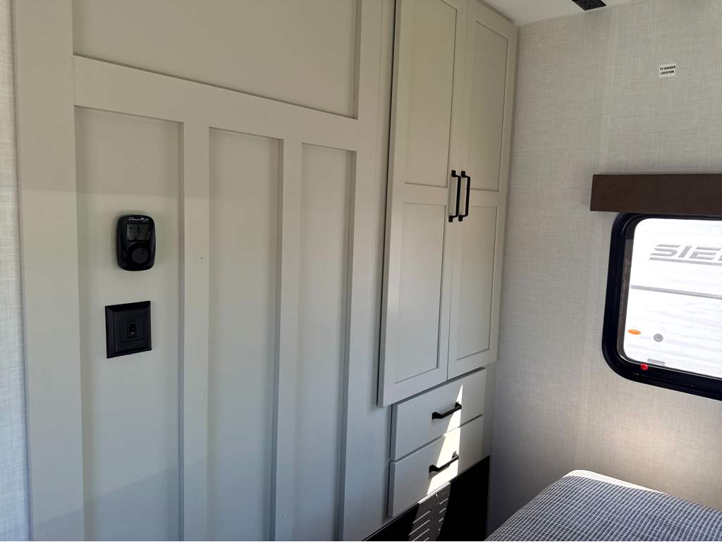 2027 VENTURE RV SPORTTREK 261VRL - Image 28