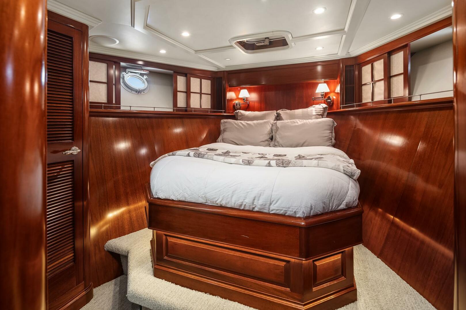 2001 Rayburn Custom Yachts Flush Deck - Image 36
