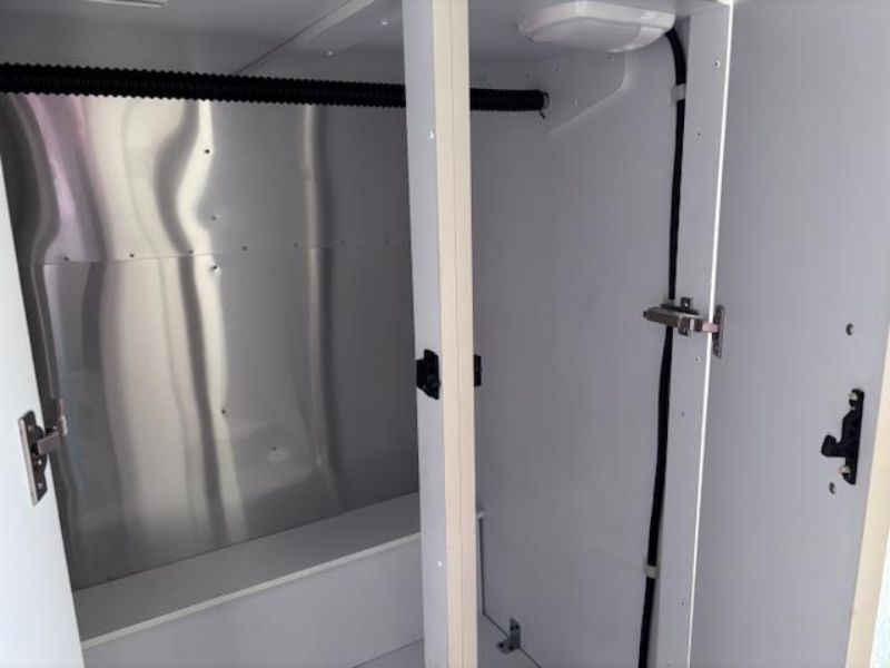 2017 Airstream International Serenity 30 - Image 11