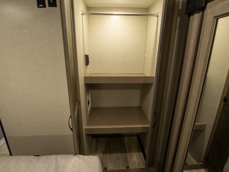 2022 Coachmen Chaparral 367BH - Image 36