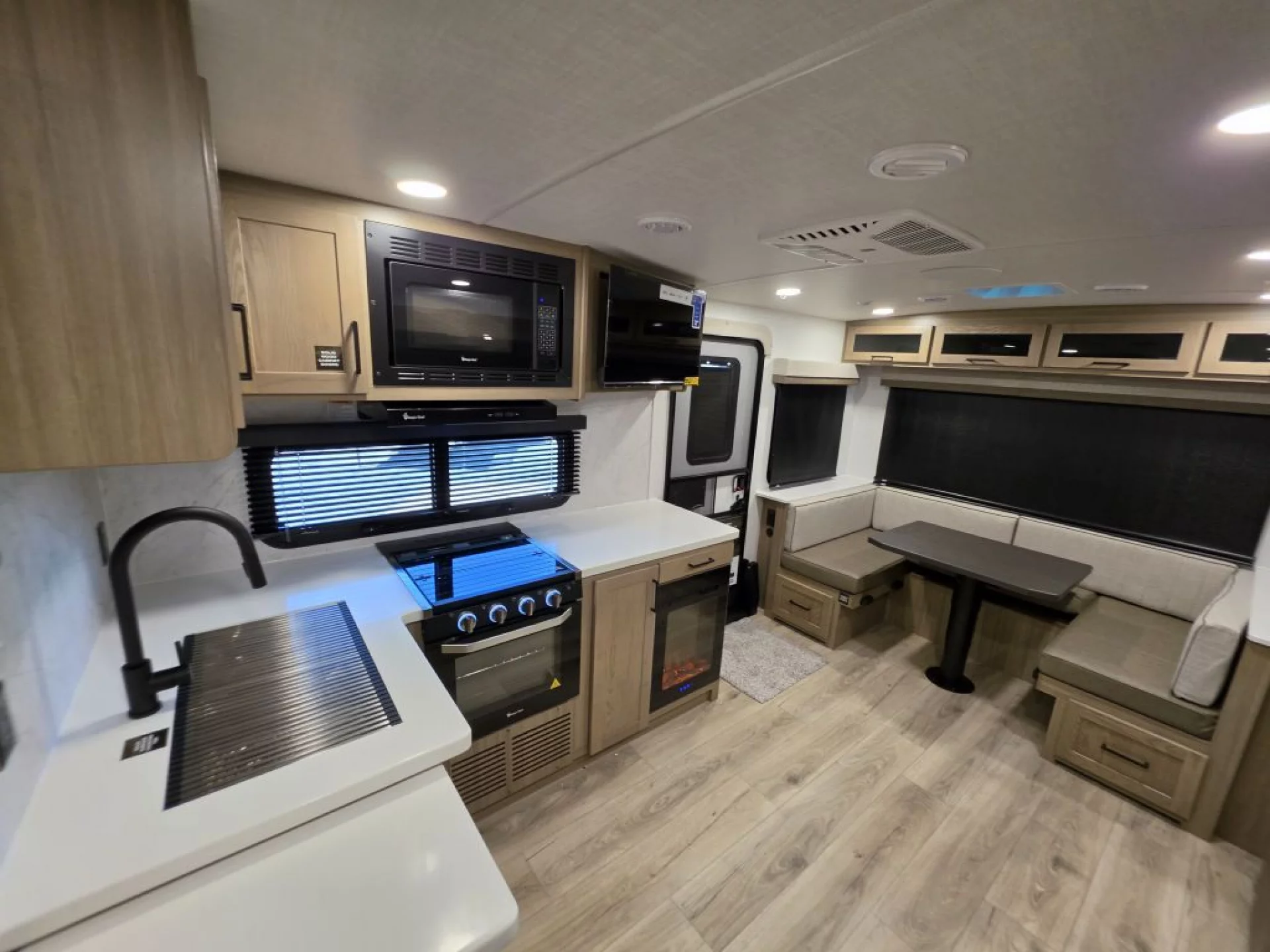 2027 FOREST RIVER ROCKWOOD ULTRA LITE 2618RD - Image 14
