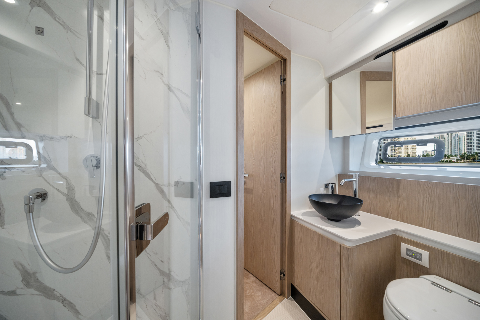2023 Azimut 53 FLY Base - Image 12