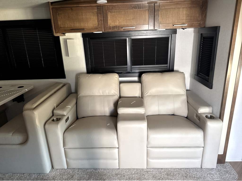 2026 JAYCO SENECA 37M - Image 17