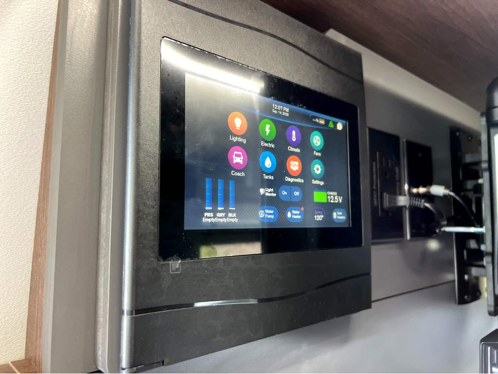 2027 GRAND DESIGN LINEAGE SERIESVP LVP2 - Image 12