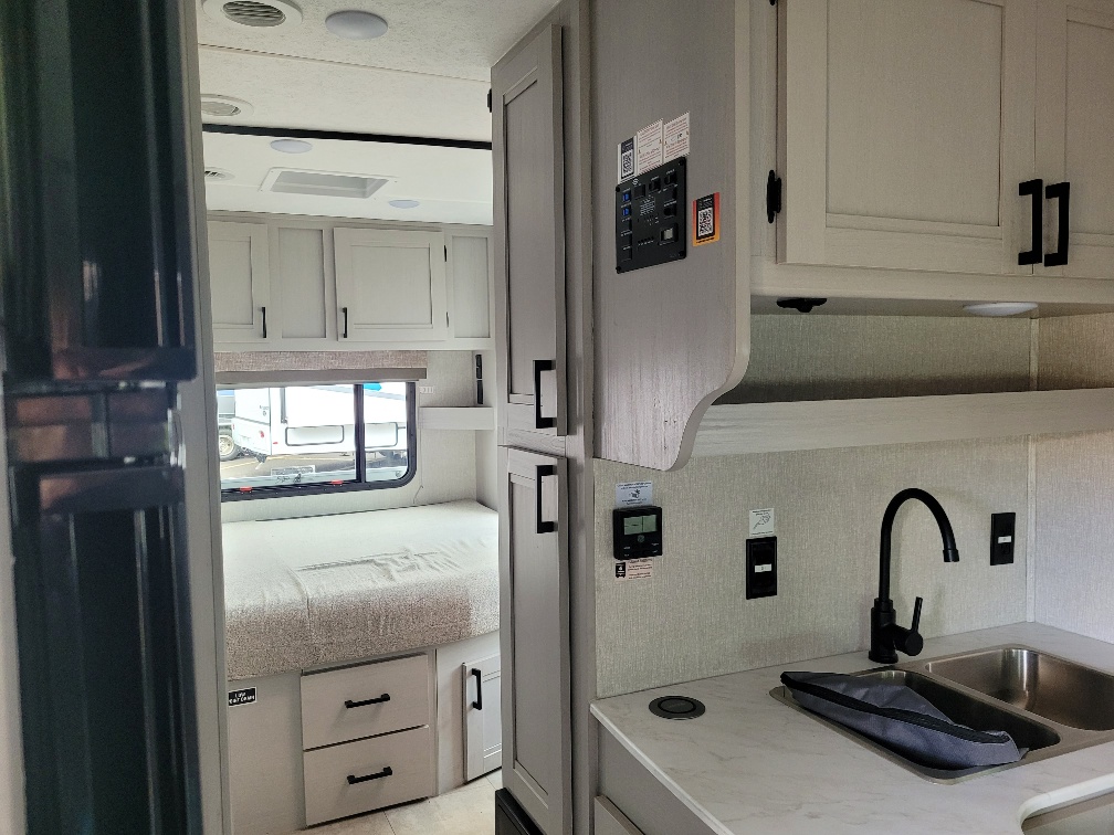 2025 Coachmen Leprechaun 260QB - Ford E-450 - Image 10