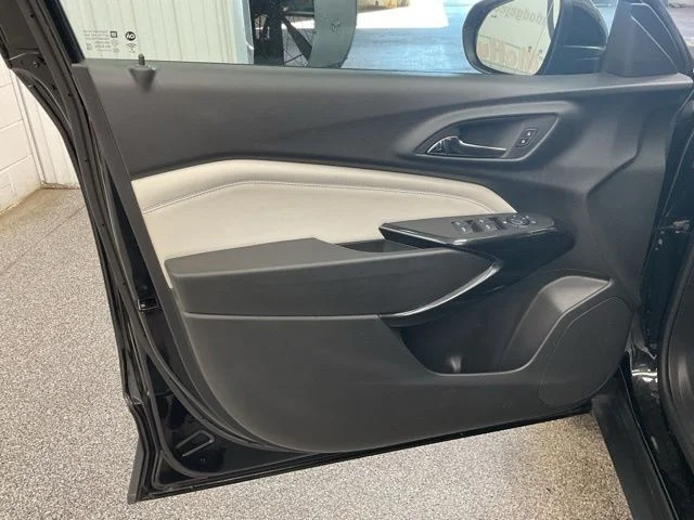 2025 Chevrolet Trax FWD 4dr LT - Image 11