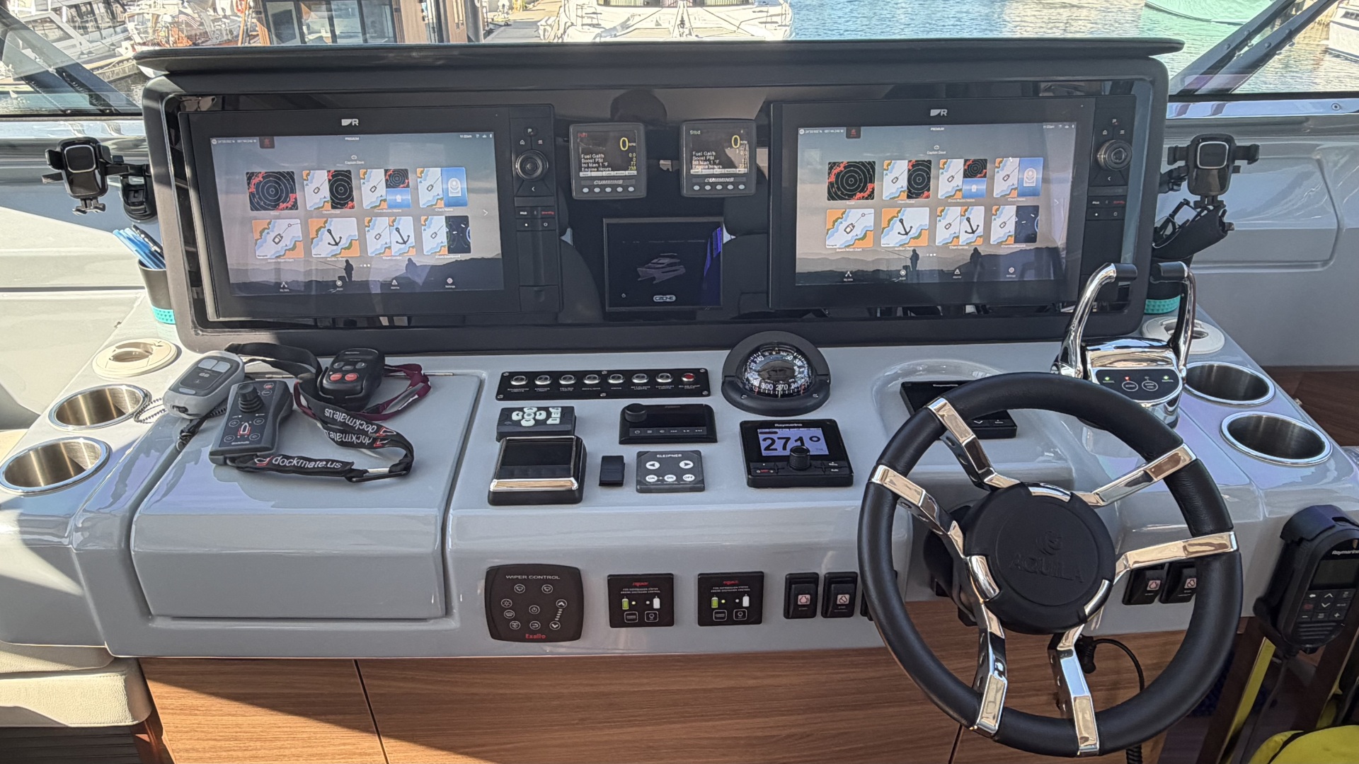 2025 Aquila 54 ENCLOSED BRIDGE - Image 67