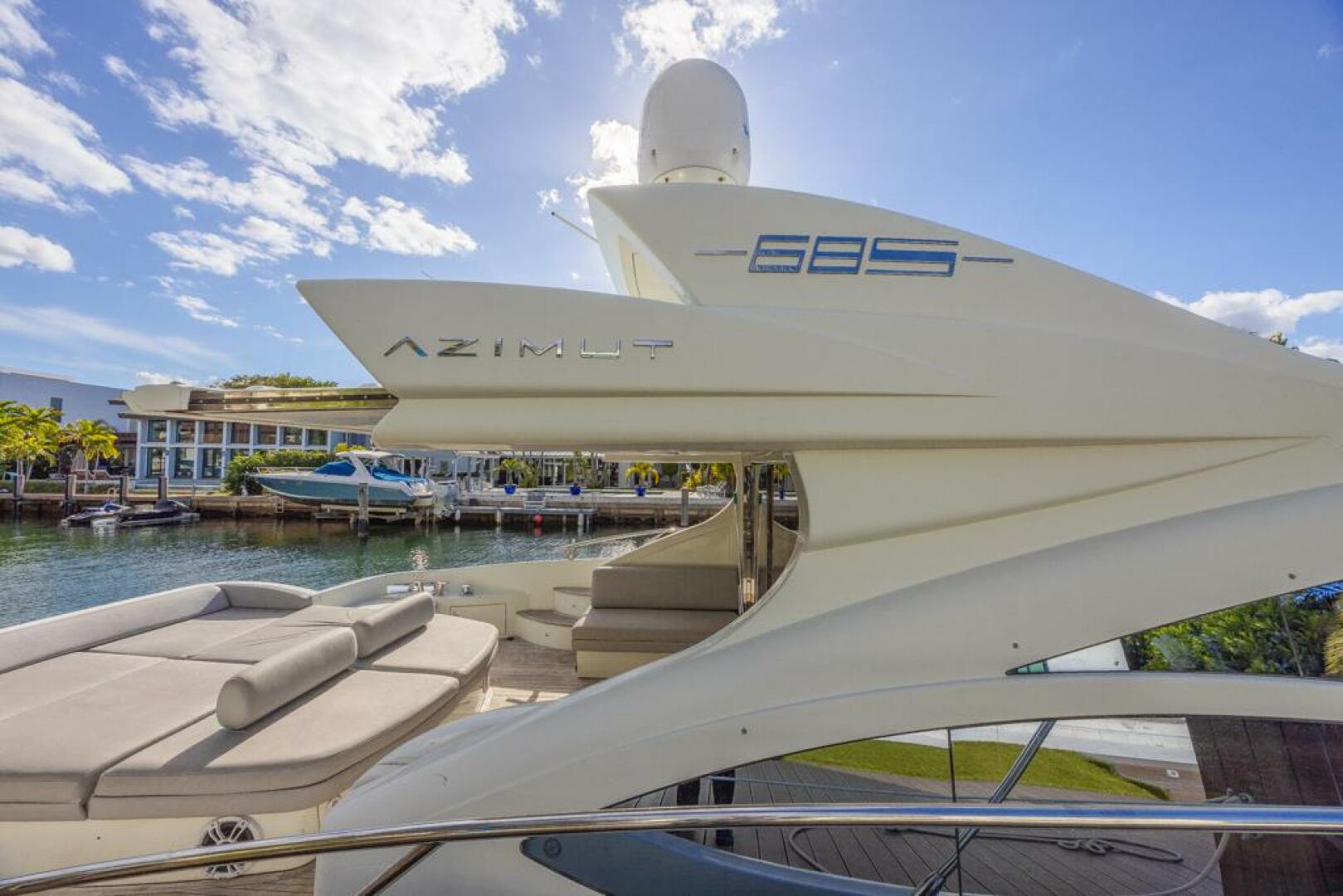 2009 Azimut 68S - Image 3