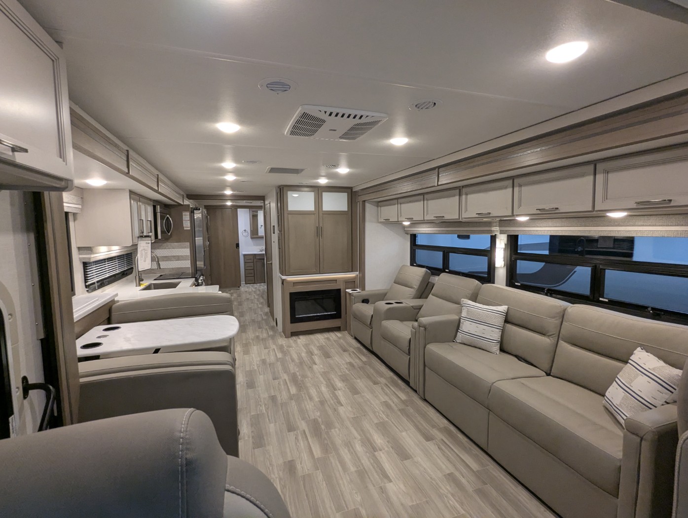 2027 Thor Motor Coach Windsport 36H - Image 14