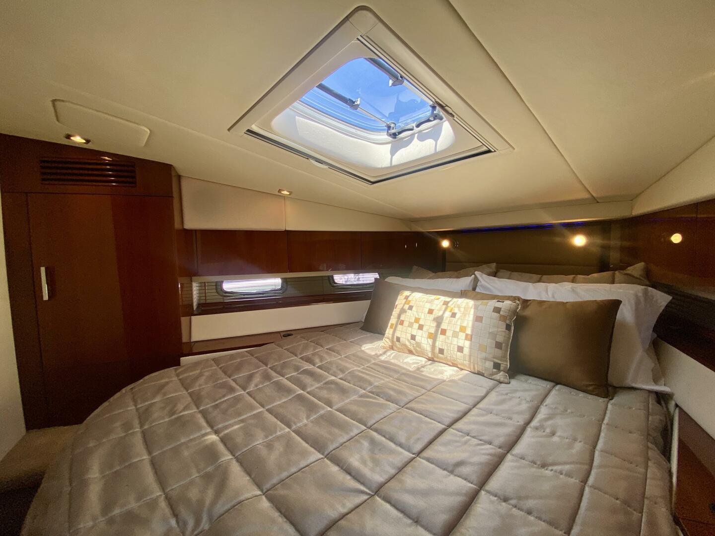 2010 Sea Ray 450 Sundancer - Image 61