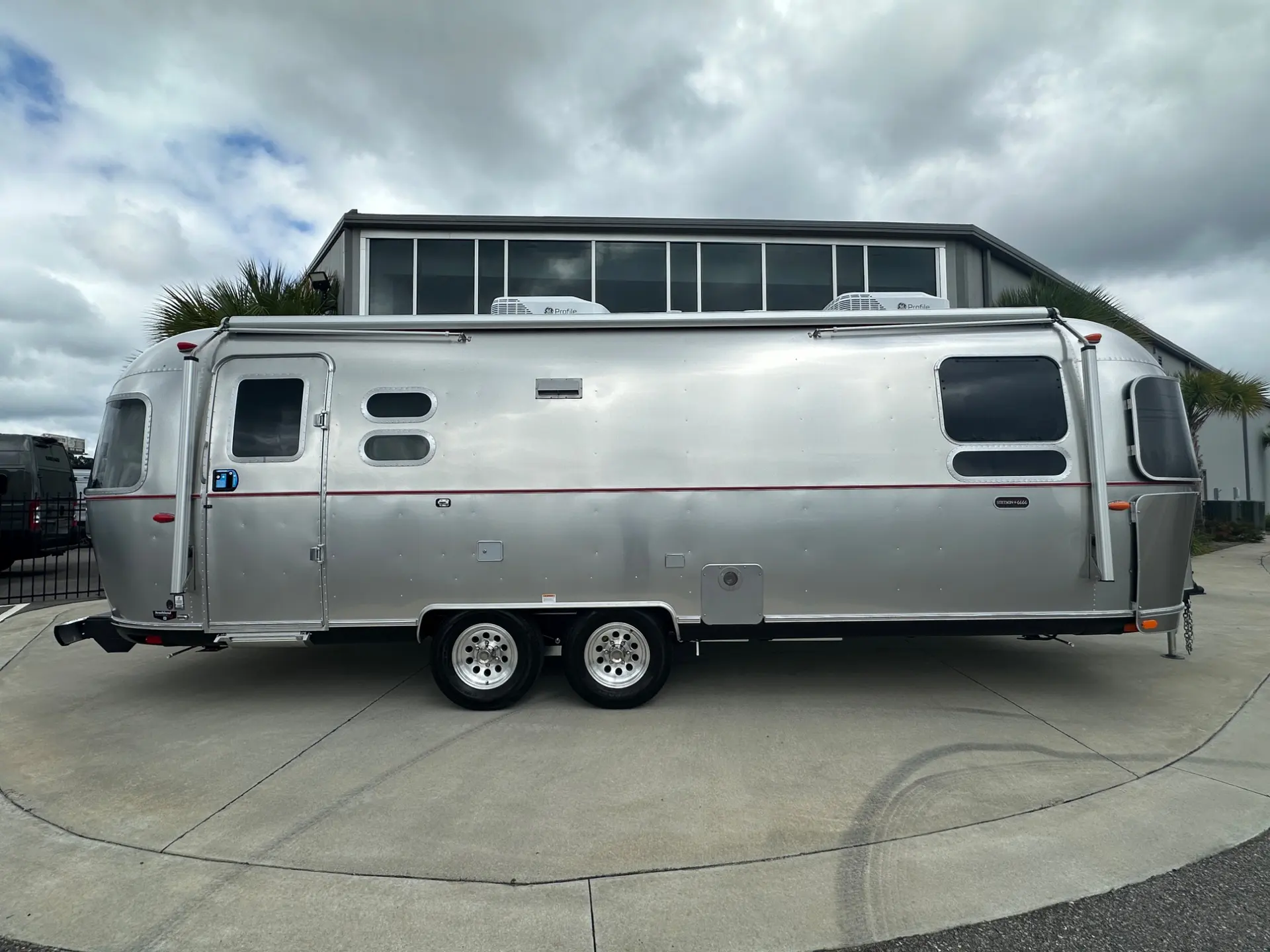 2027 Airstream Stetson +6666 SE 27FBQ - Image 6
