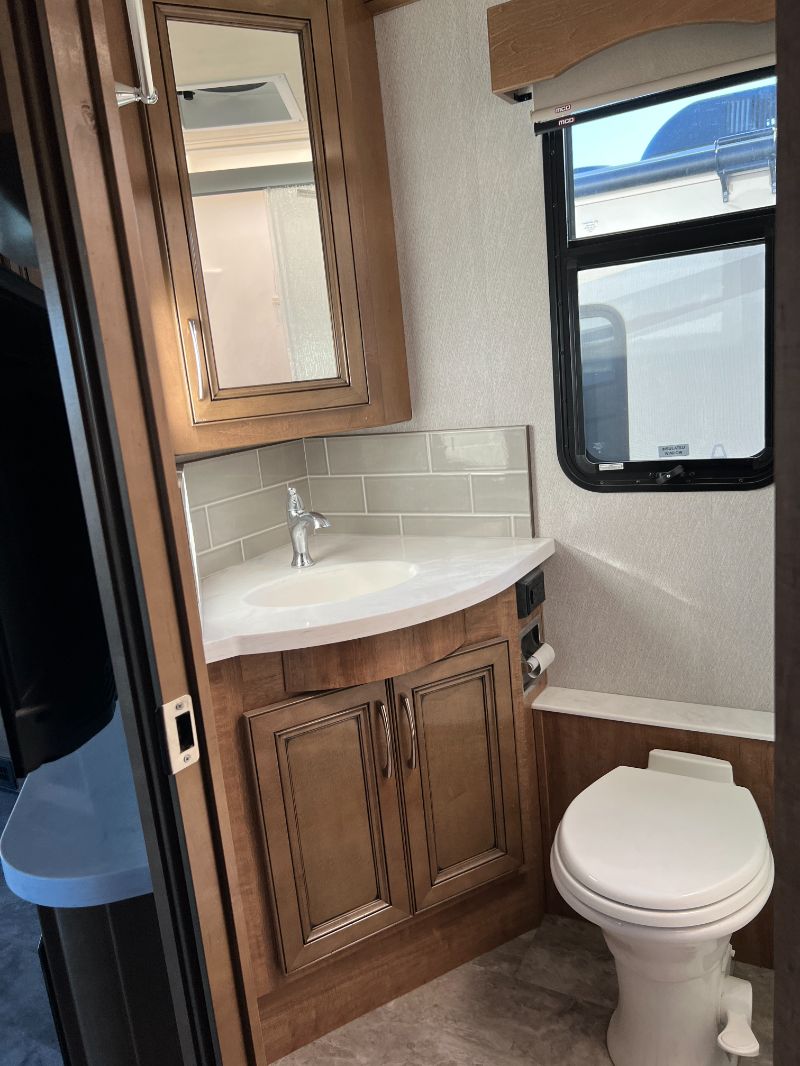 2023 Holiday Rambler Navigator 38N - Image 12