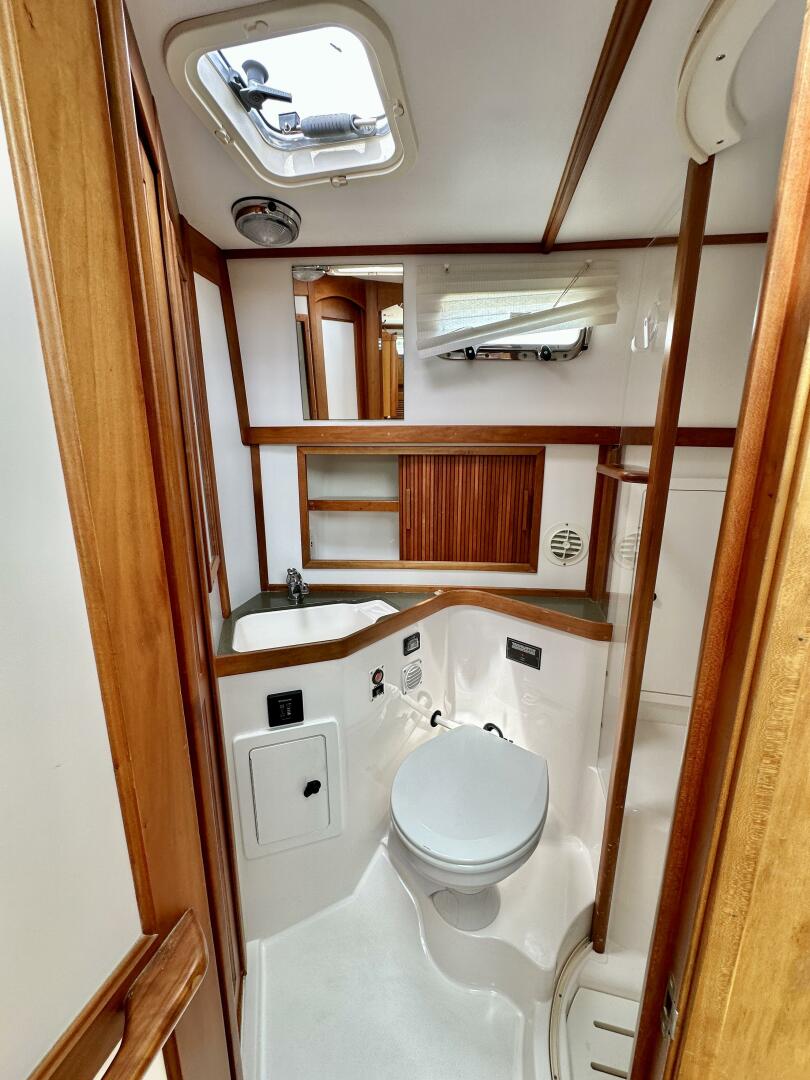2002 Sabreline 36 Flybridge - Image 26
