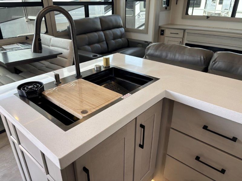 2025 Grand Design Solitude 388MBS - Image 10