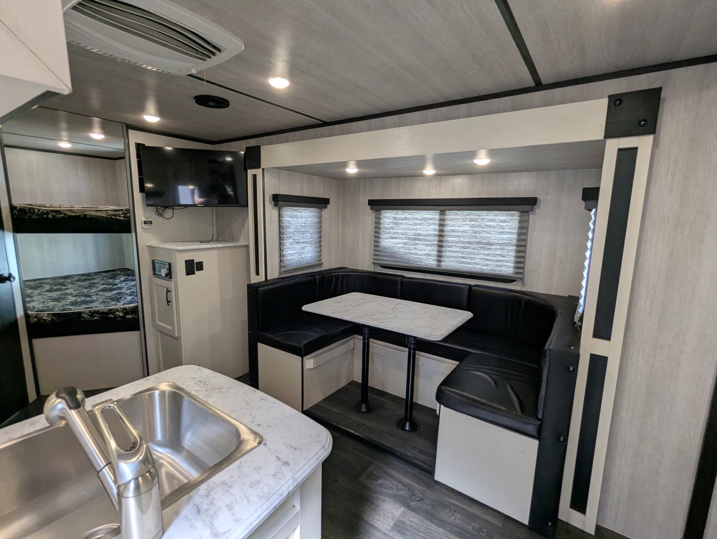 2024 Genesis Supreme Surfside Limited 25BHS - Image 9