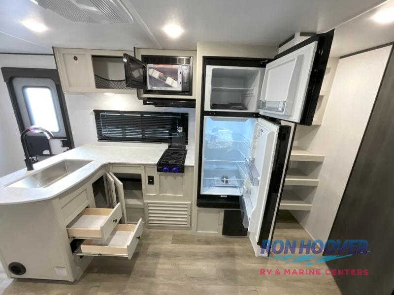 2025 COACHMEN 24RB - Image 12