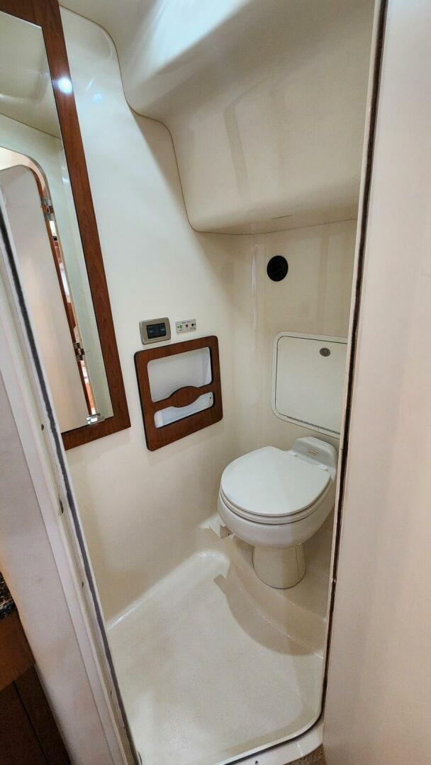 2004 Sea Ray 390 Motor Yacht - Image 58