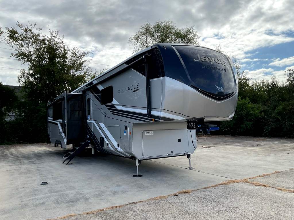 2026 JAYCO PINNACLE 38 FBRK - Image 3