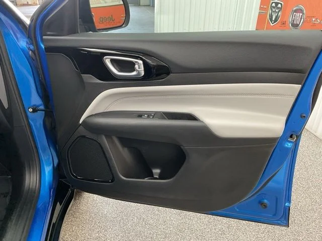 2024 Jeep Compass Utility 4D Limited 4WD - Image 25