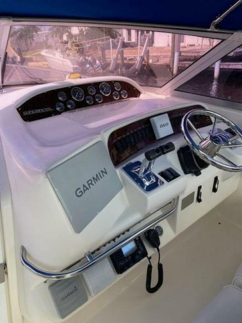 1997 Sea Ray 330 Sundancer - Image 9