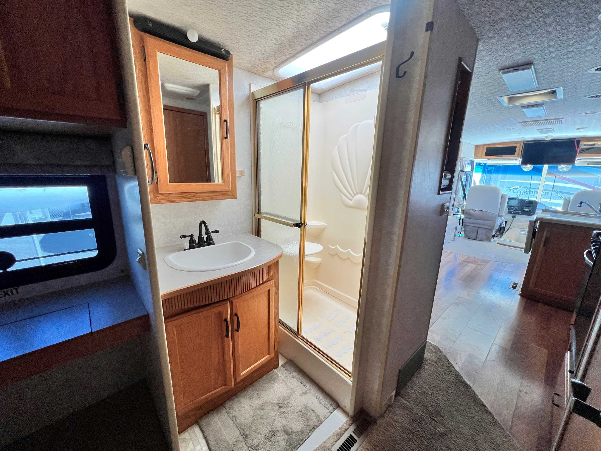2004 Winnebago Brave 32V - Image 21