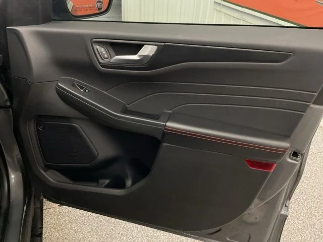 2023 Ford Escape Utility 4D ST-Line Select AWD - Image 25