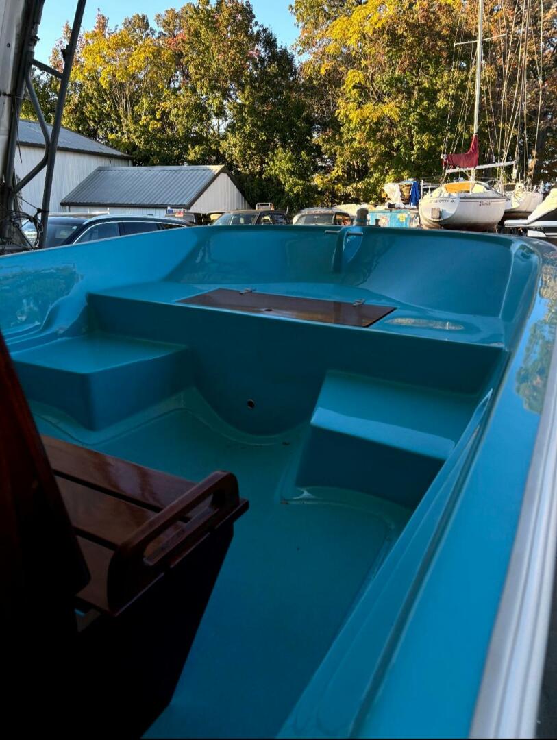 2017 Boston Whaler - Image 2