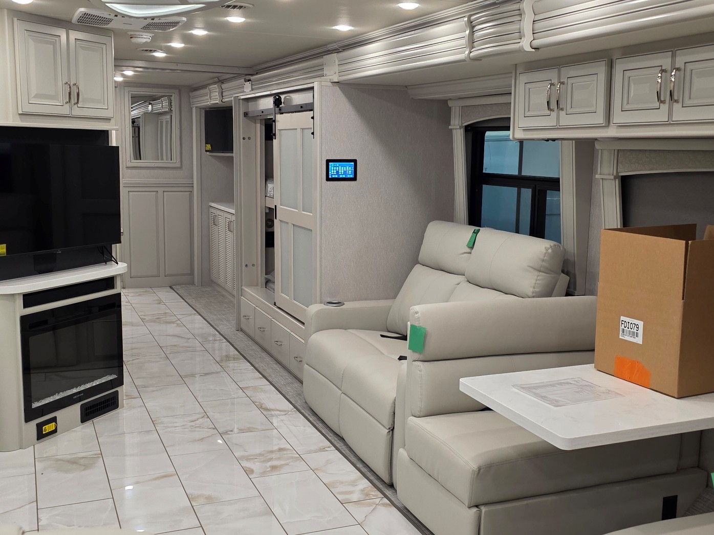 2026 Fleetwood Discovery 38N - Image 22