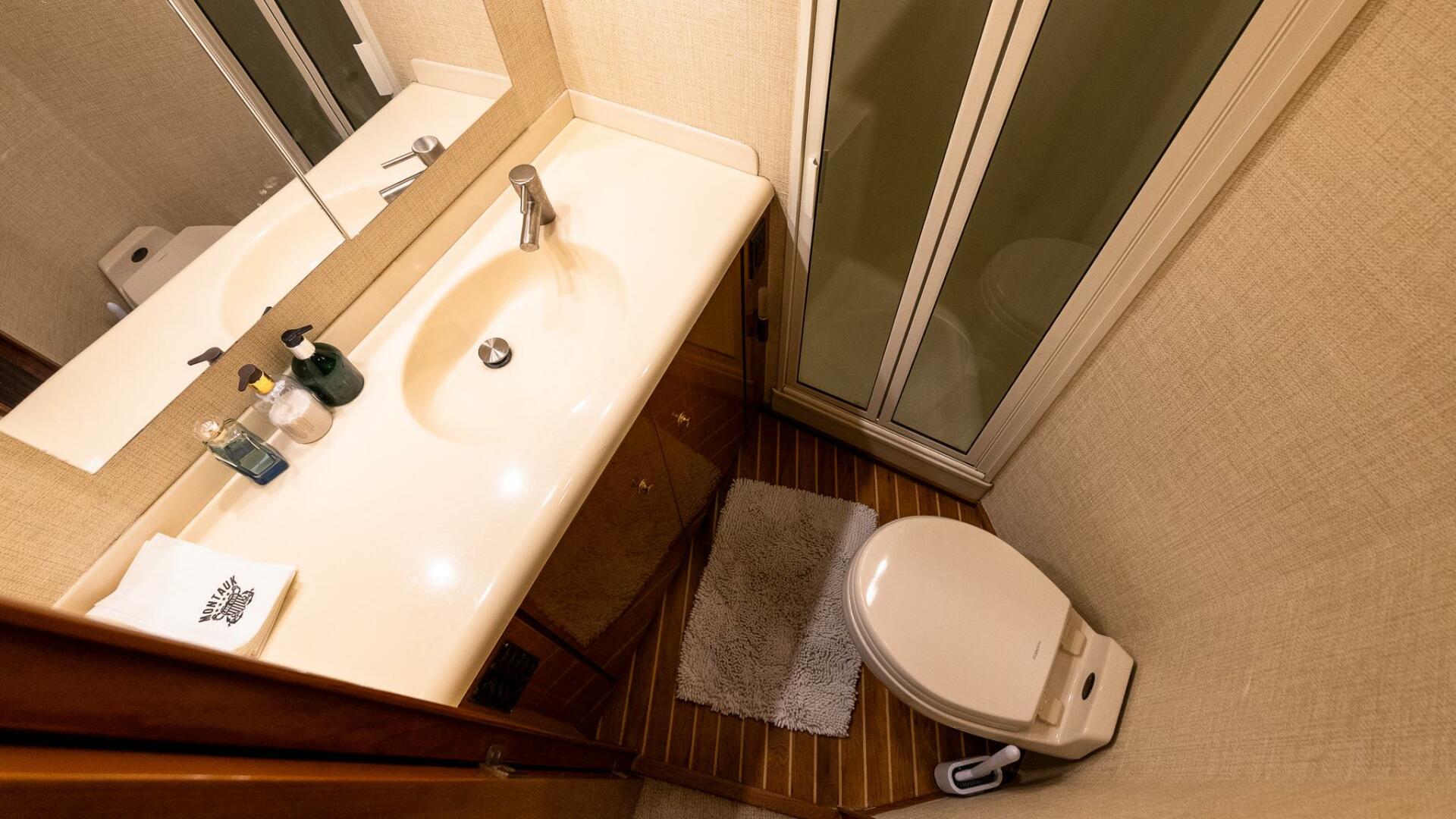 2002 VIKING 52 Convertible Base - Image 33