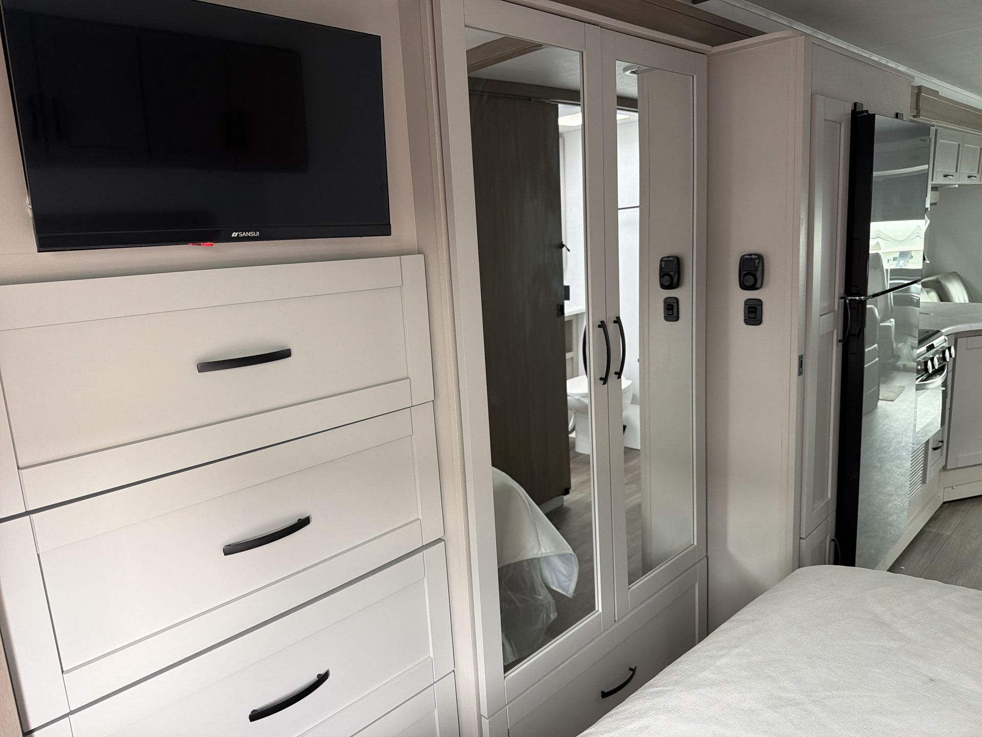 2027 Entegra Coach Vision 29S - Image 26