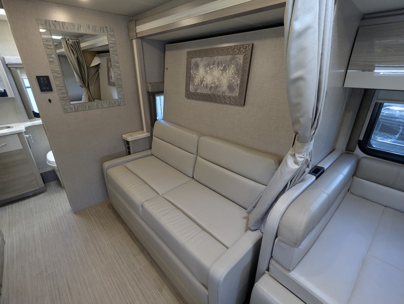 2022 Thor Motor Coach Delano Sprinter 24FB - Image 14