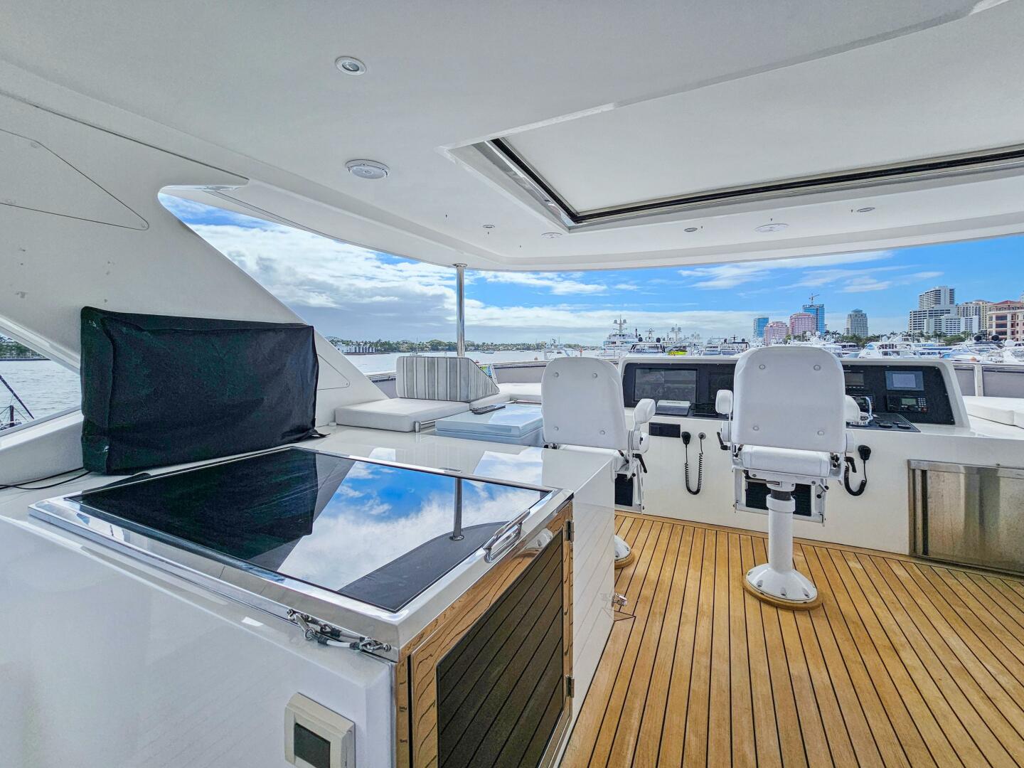 2010 Ocean Alexander 83 - Image 29