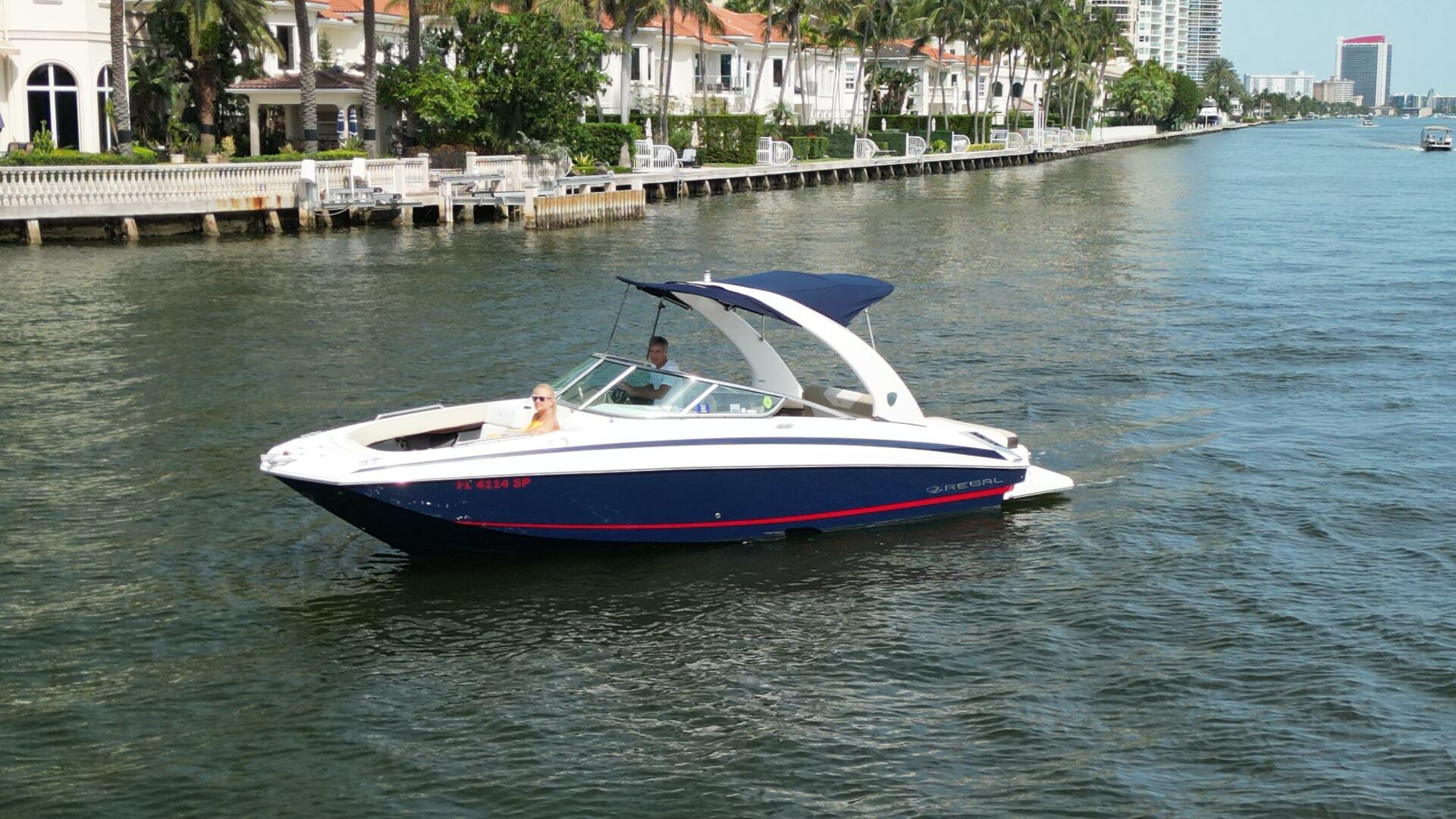 2014 Regal 2700 Bowrider - Image 2