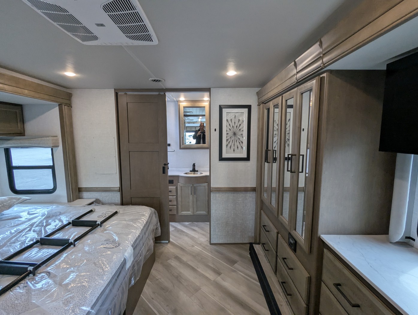 2026 Holiday Rambler Invicta 33HB - Image 24