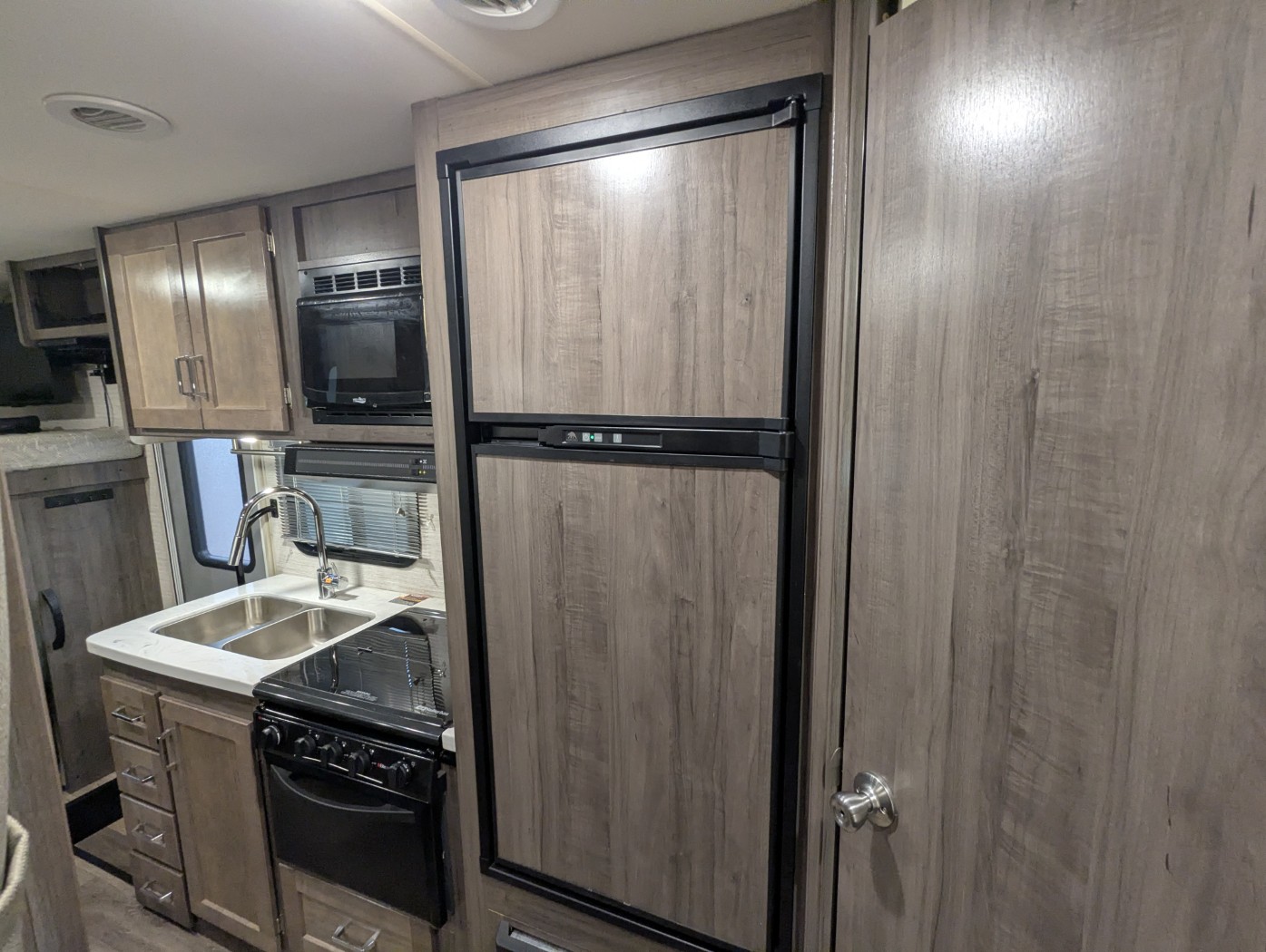 2022 Winnebago Minnie Winnie 22M - Image 23