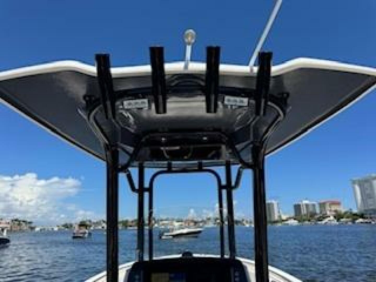 2022 Robalo R242 Center Console Base - Image 14