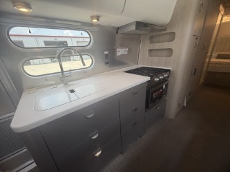 2026 AIRSTREAM GLOBETROTTER 30RBQ - Image 16