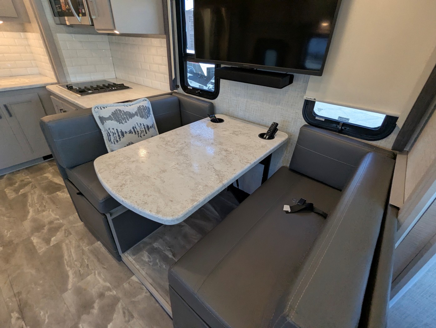 2023 Thor Motor Coach Challenger 37DS - Image 31