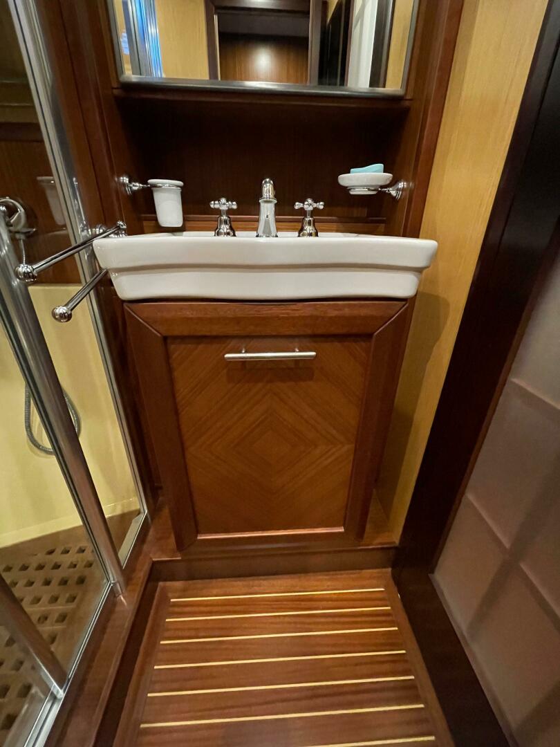 2006 Mochi Craft 74' Dolphin - Image 55