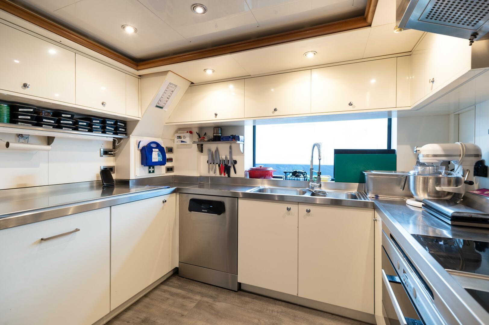 2007 CRN Pilothouse - Image 64
