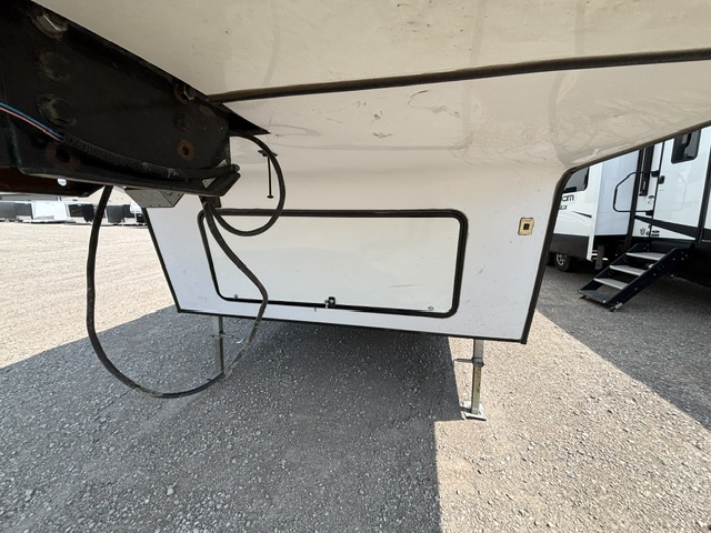 2018 Dutchmen Voltage Triton 3551 - Image 5